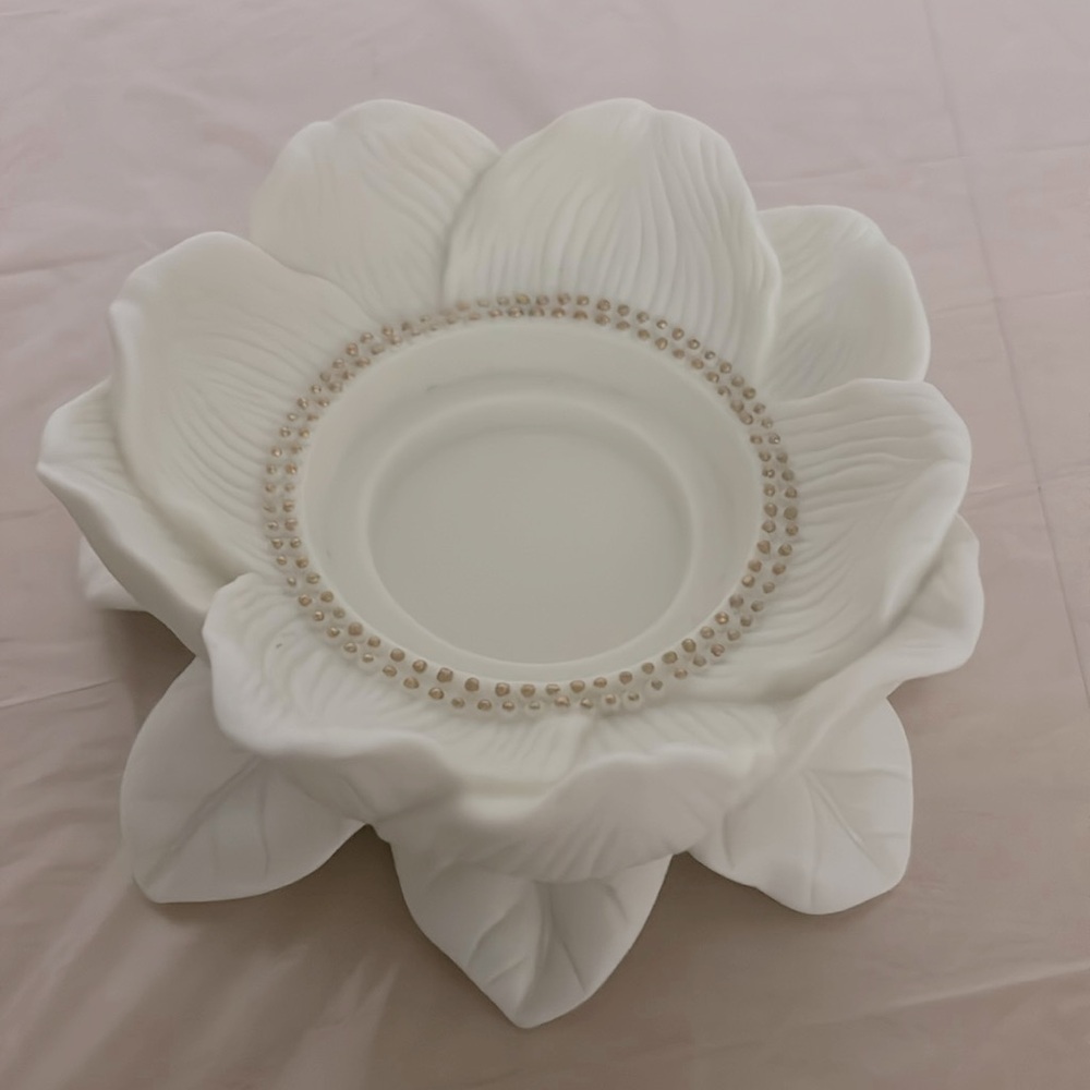Lotus candle holder